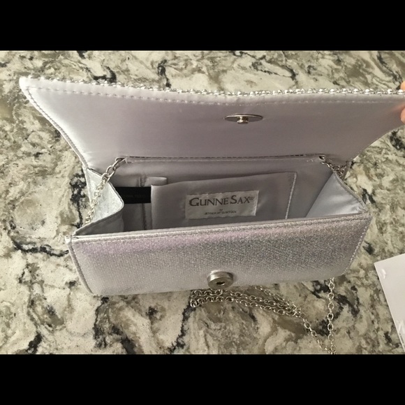 Small silver clutch w/ chain strap - Picture 1 of 5